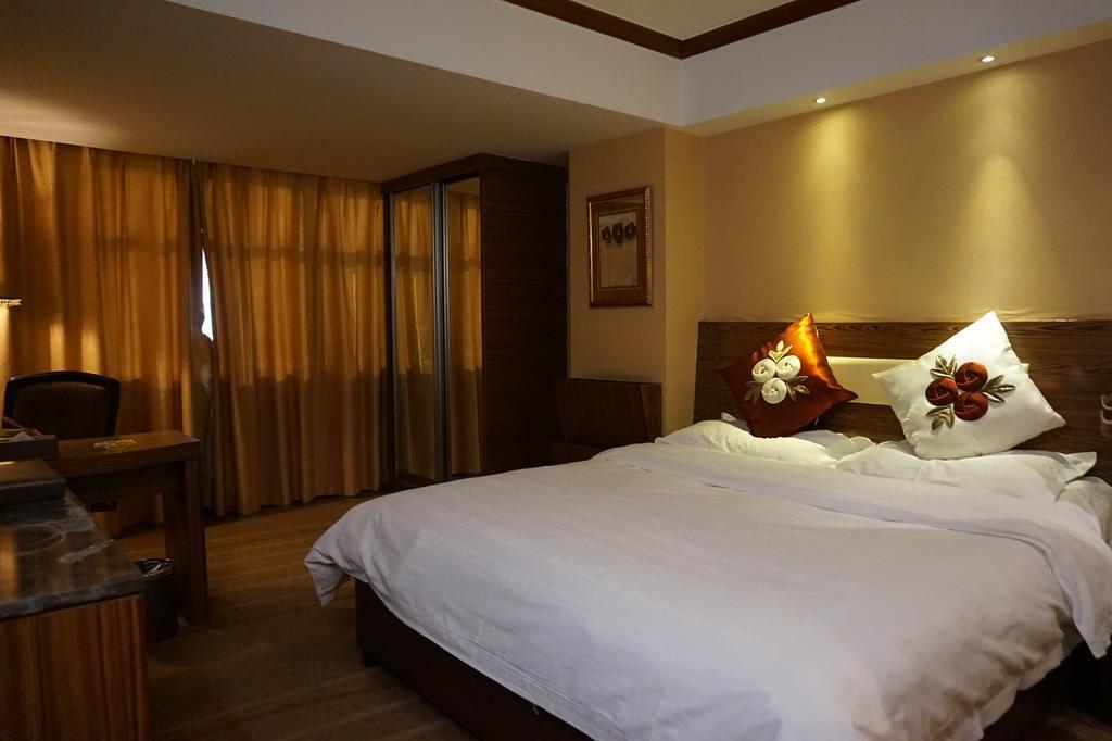Bremen Holiday Hotel Харбин Екстериор снимка